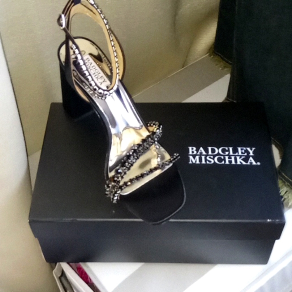 BADGLEY MISCHKA women's black feisty ankle strap rhinestone sandal size 11